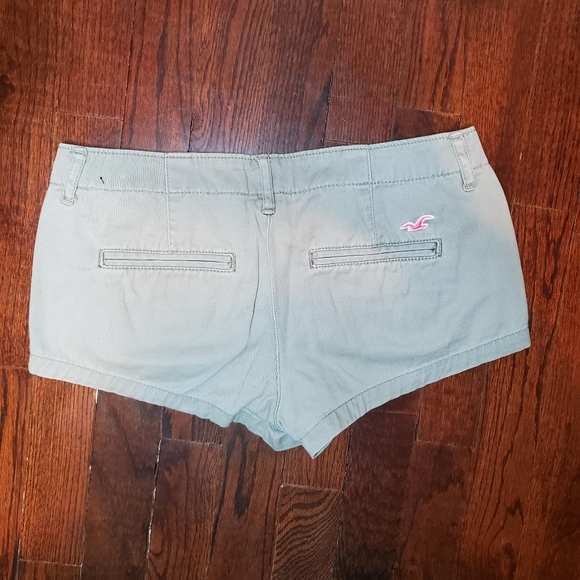 Sage green Hollister shorts, size 1, EUC - Picture 3 of 3